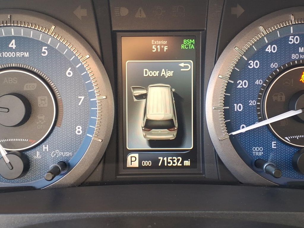 Used 2019 White Toyota XLE Premium image 18