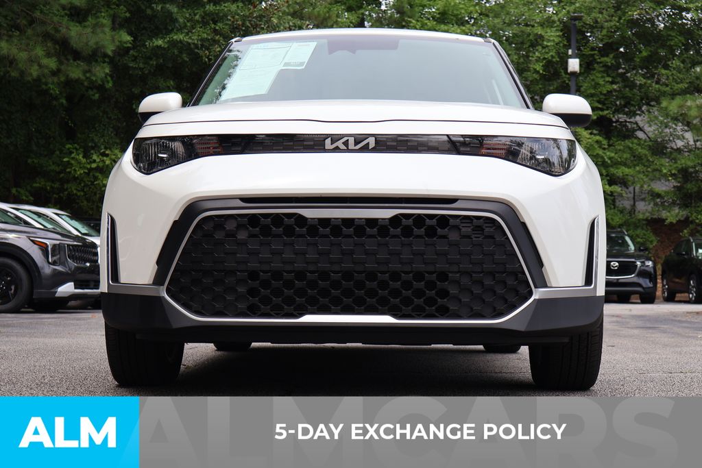 Used 2025 White Kia LX image 3