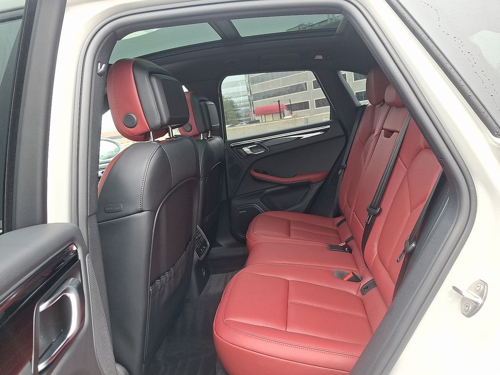 Thumbnail: 2026 Porsche Macan - 13