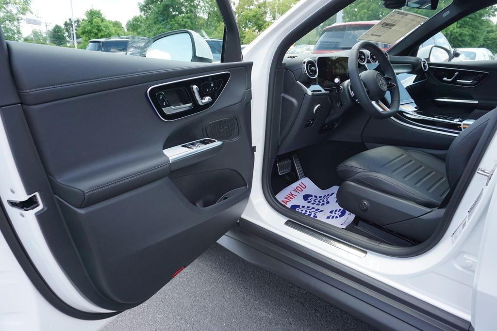 2025 Mercedes-Benz GLC 300 17