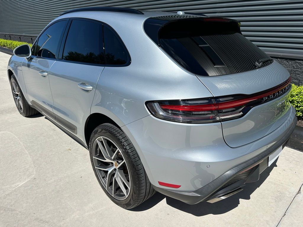 Thumbnail: 2022 Porsche Macan - 3