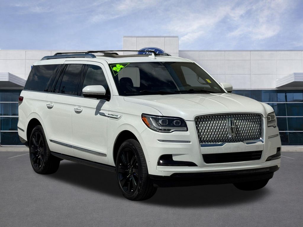 Used 2024 Lincoln Navigator Reserve L with VIN 5LMJJ3LG4REL02377 for sale in Kansas City