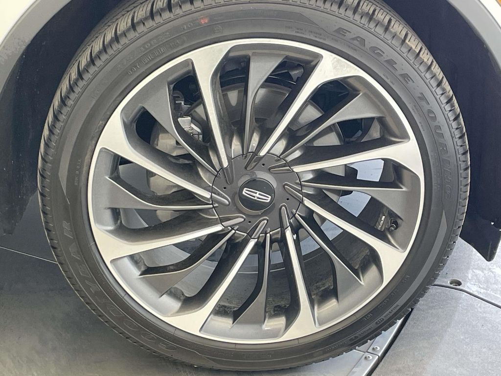 2026 Lincoln Aviator Reserve White at Phil Fitts Ford