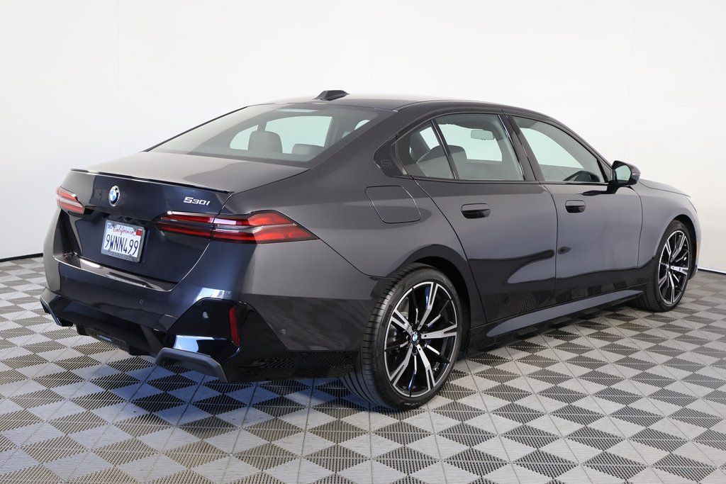 Thumbnail: 2026 BMW 5 Series - 4