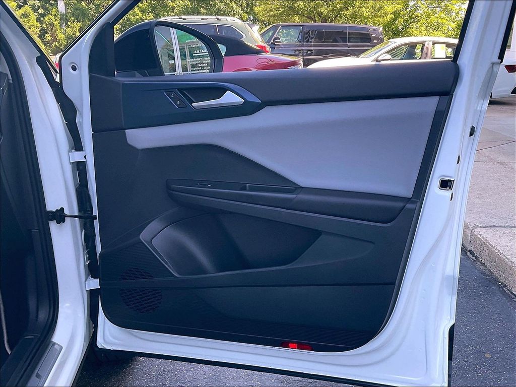 2023 Volkswagen Taos — photo 12
