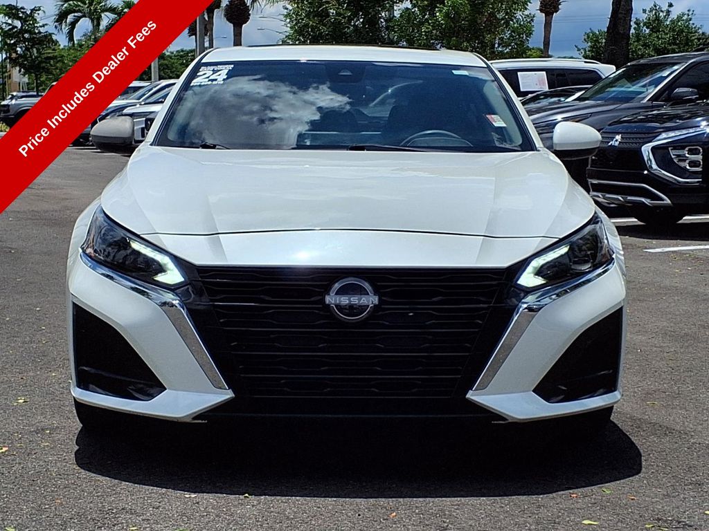 Used 2024 Nissan Altima Sedan