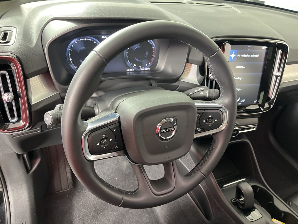 Thumbnail: 2022 Volvo XC40 - 27