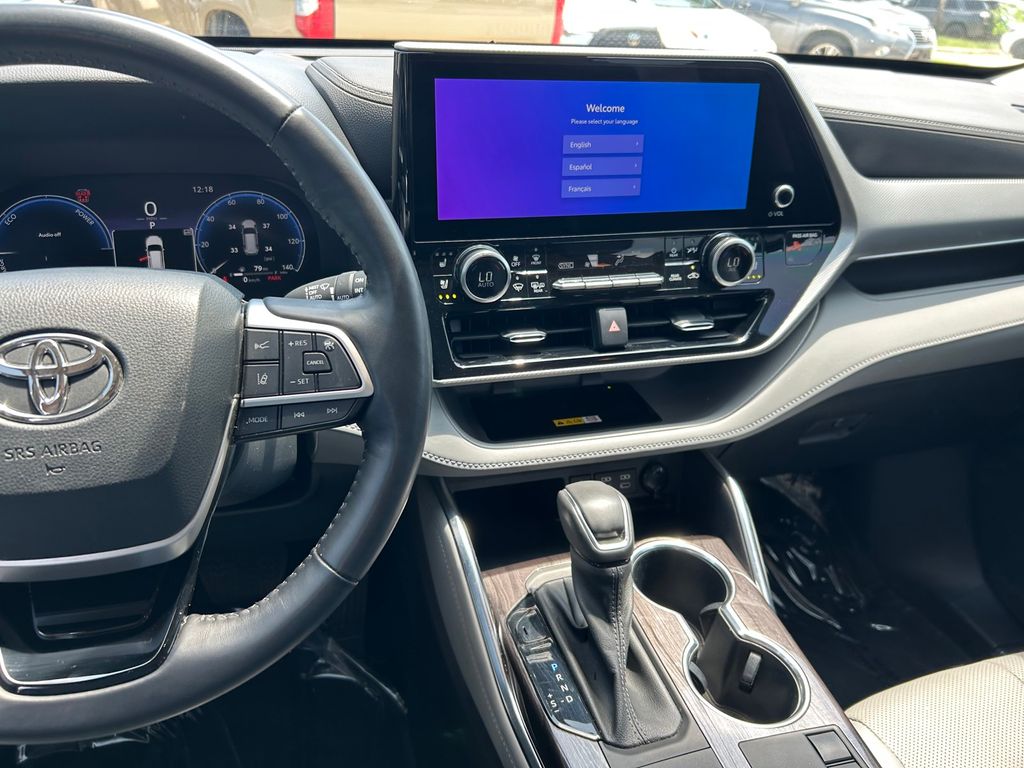 Used 2023 Toyota Highlander Hybrid SUV