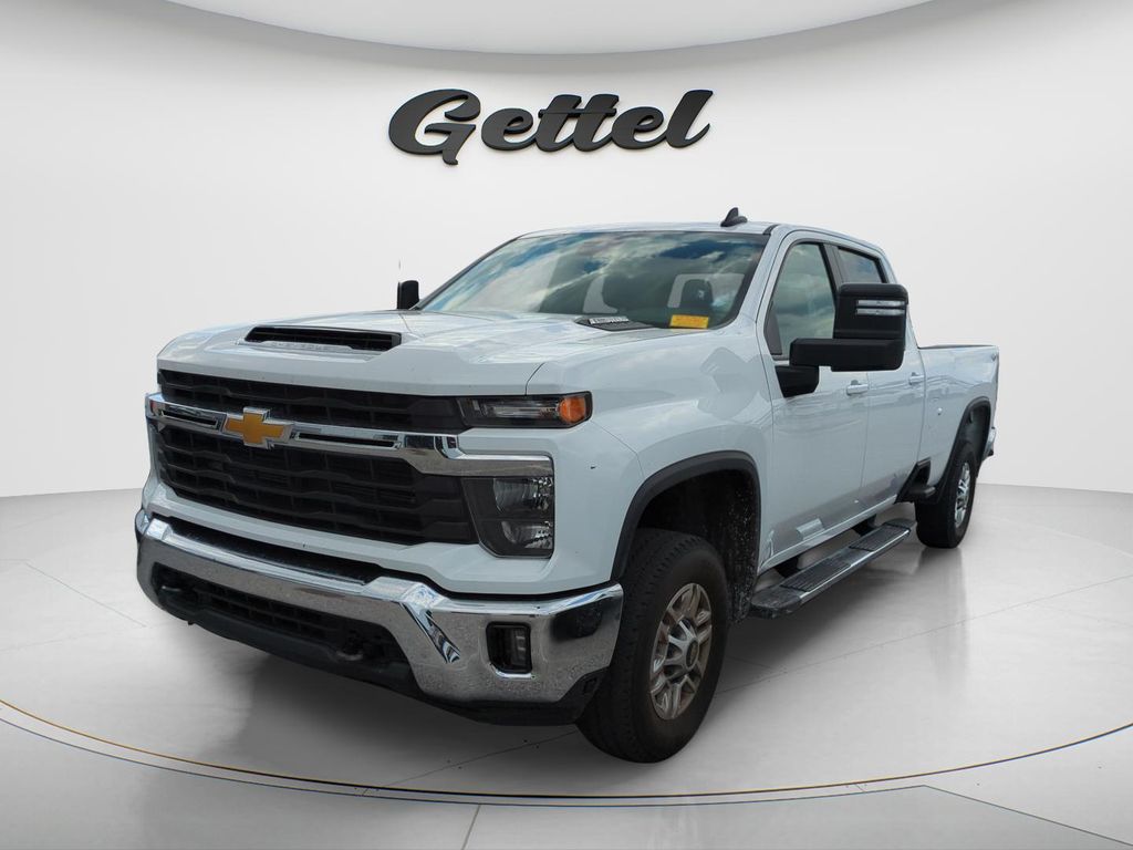 Summit White 2025 Chevrolet Silverado 2500HD LT Crew Cab 4WD Pickup Truck Four-Wheel Drive Automatic