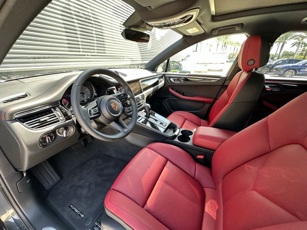 Thumbnail: 2025 Porsche Macan - 4