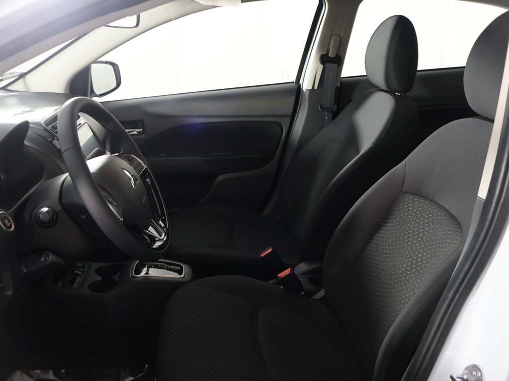 Used 2024 White Mitsubishi SE image 25