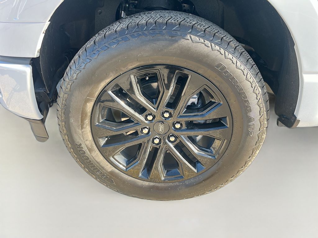 Used 2025 White Ford Lariat image 31