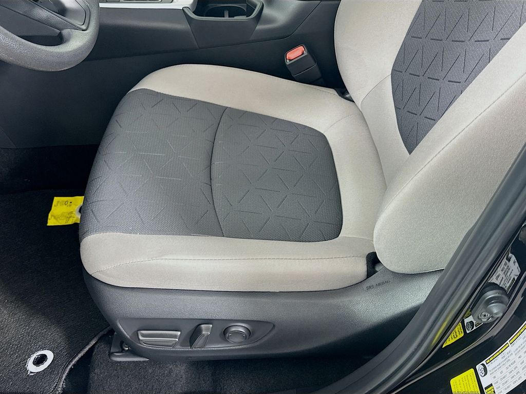 Thumbnail: 2025 Toyota RAV4 - 20