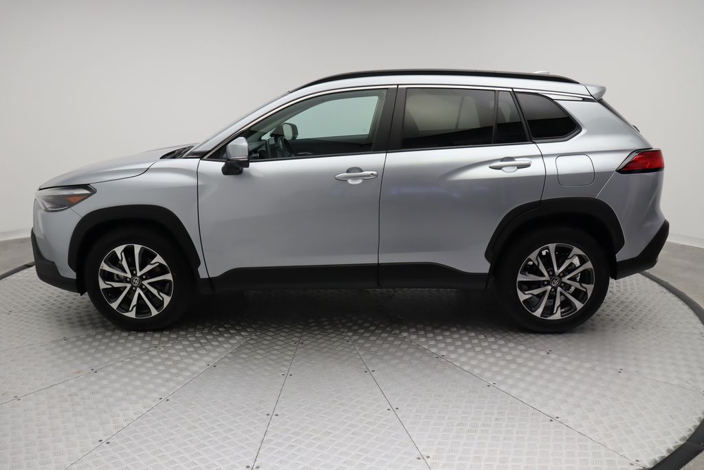 2024 Toyota Corolla Cross XLE 12