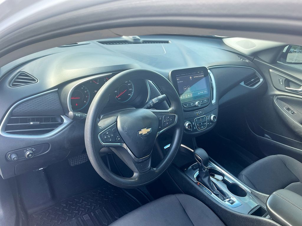 Used 2024 White Chevrolet LT image 9