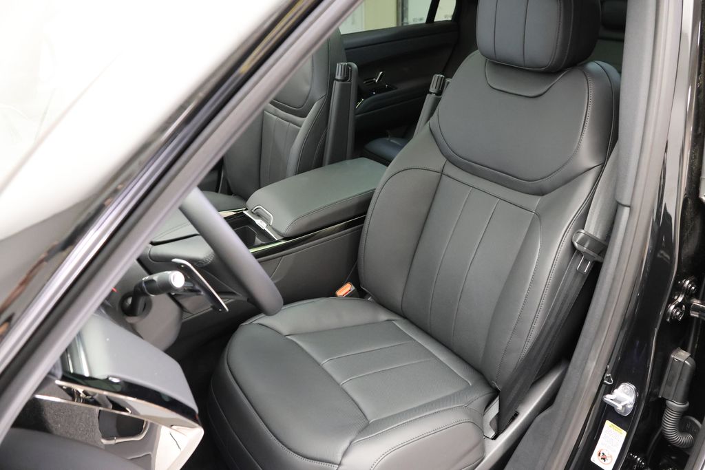 Thumbnail: 2026 Land Rover Range Rover Sport - 30