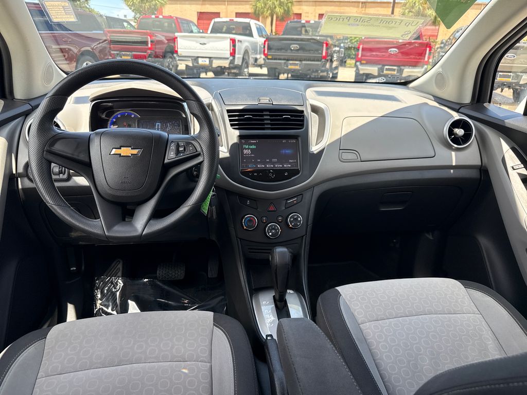 Used 2016 White Chevrolet LS image 6
