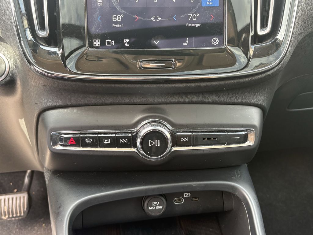 Used 2023 Crystal White Volvo B5 Plus Dark Theme image 21