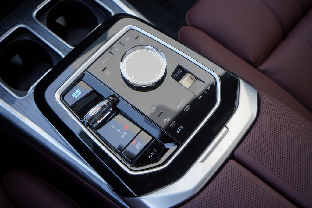 2025 BMW i7 xDrive60 19