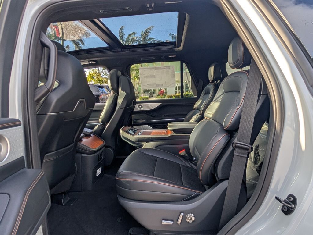 new 2026 Lincoln Navigator car, priced at $123,415