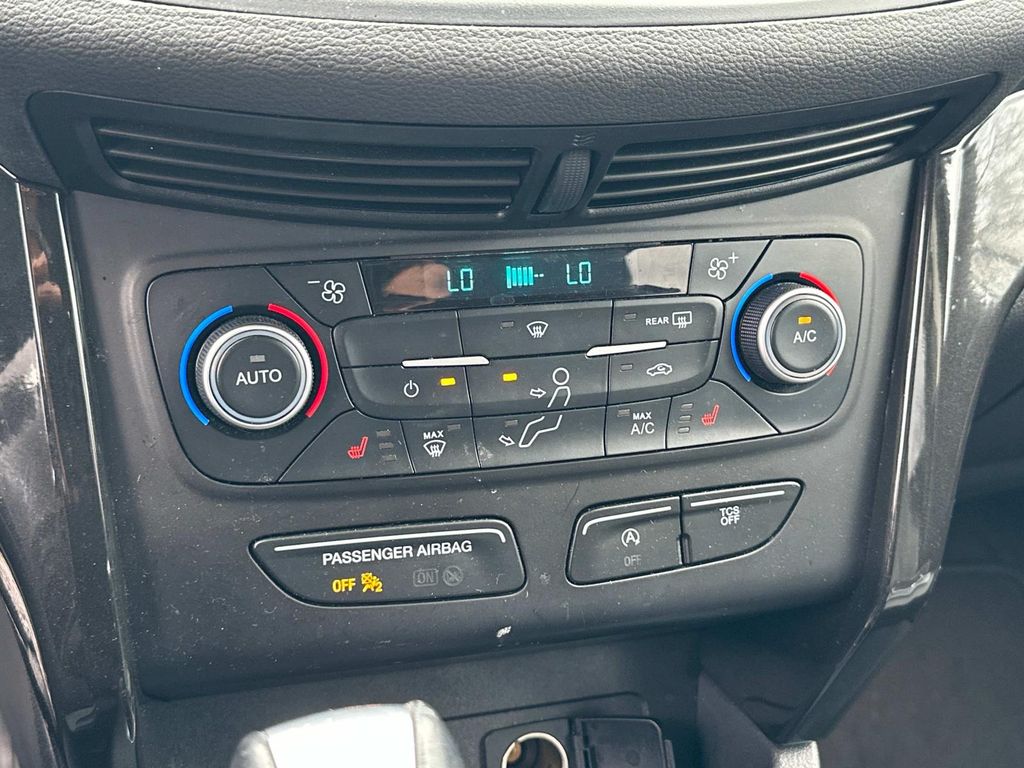 2019 Ford Escape SE photo
