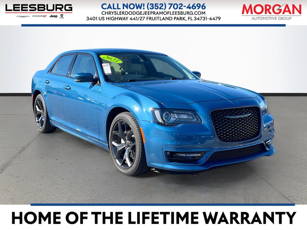 2023 Chrysler 300 Touring L