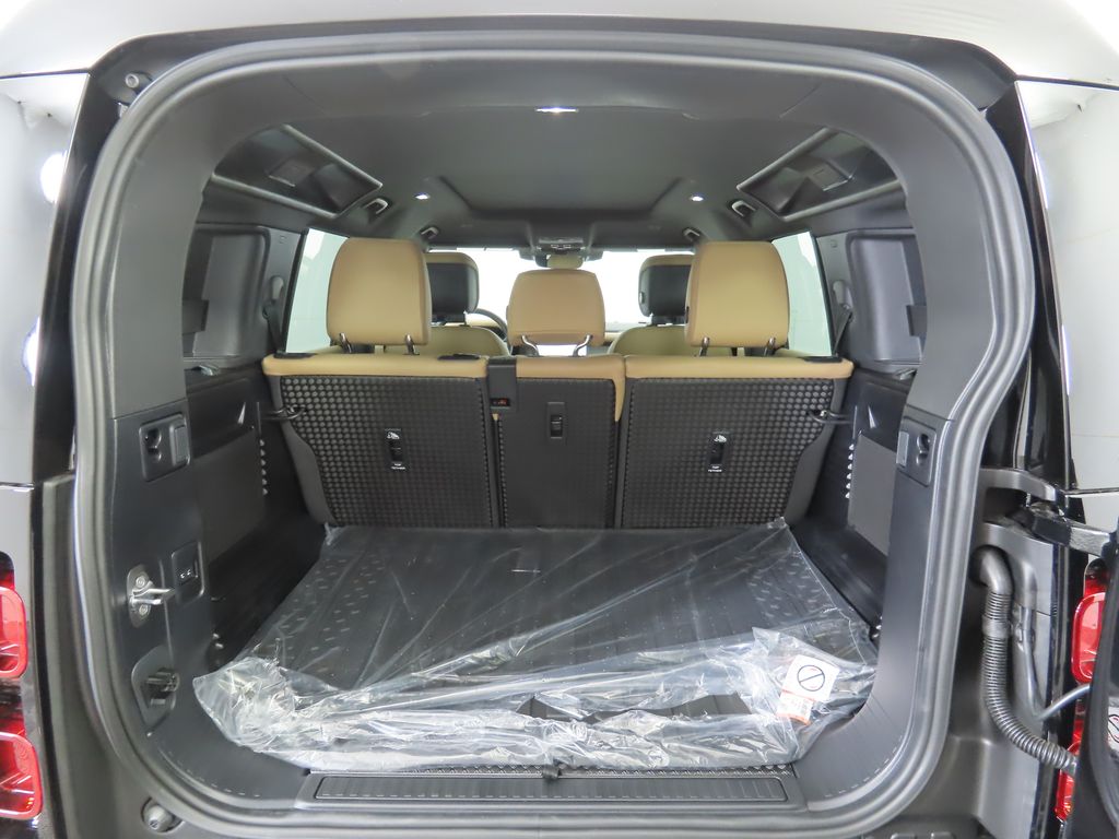2025 Land Rover Defender 110 28