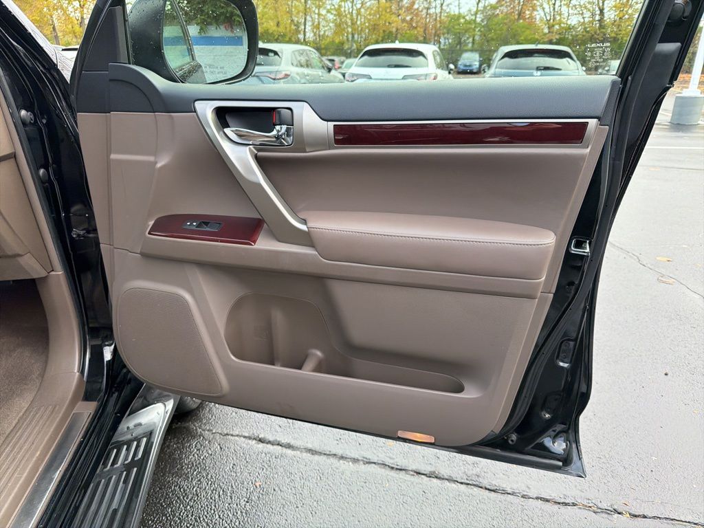 Thumbnail: 2016 Lexus GX - 26