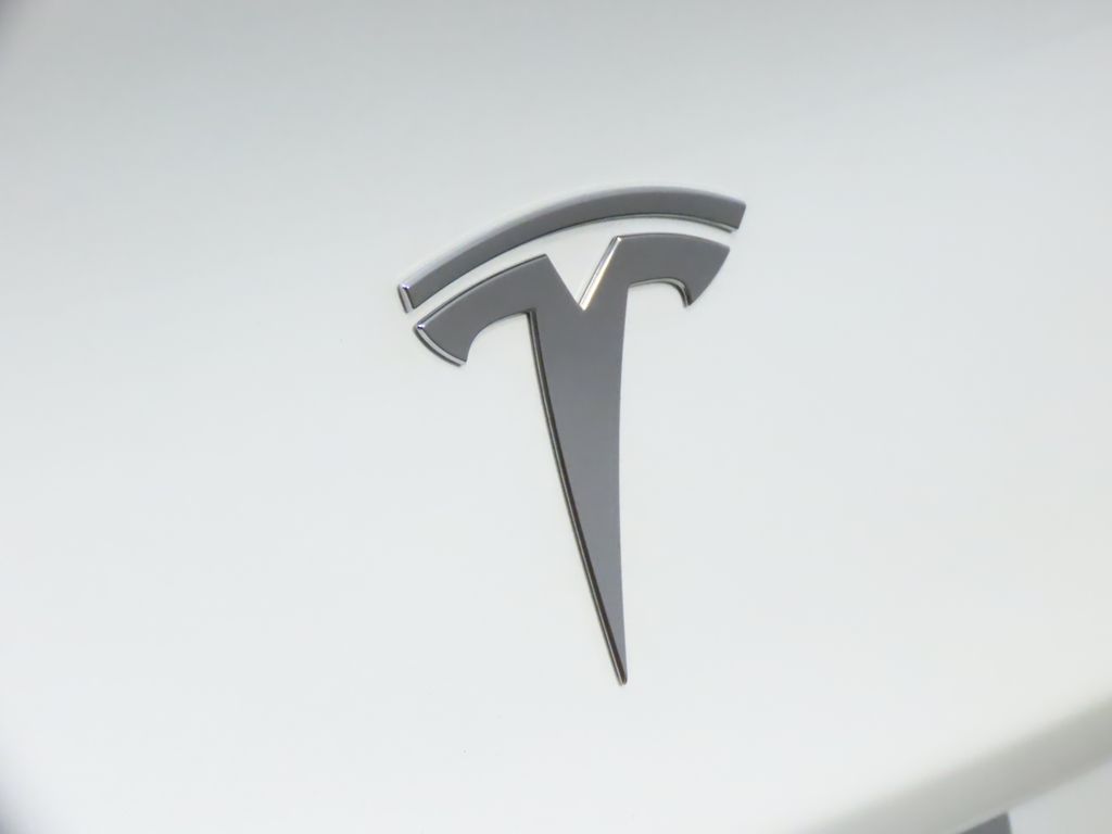 Thumbnail: 2023 Tesla Model 3 - 9