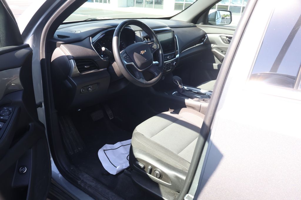 Thumbnail: 2023 Chevrolet Traverse - 8