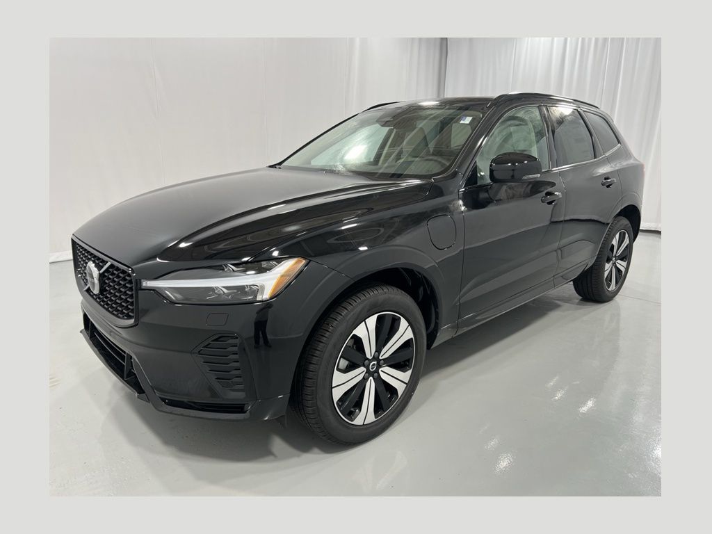 2025 Volvo XC60 Recharge T8 Core Dark Theme eAWD