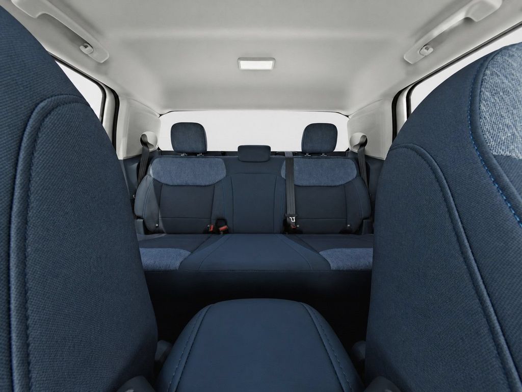 New 2026 Oxford White Ford XLT image 17
