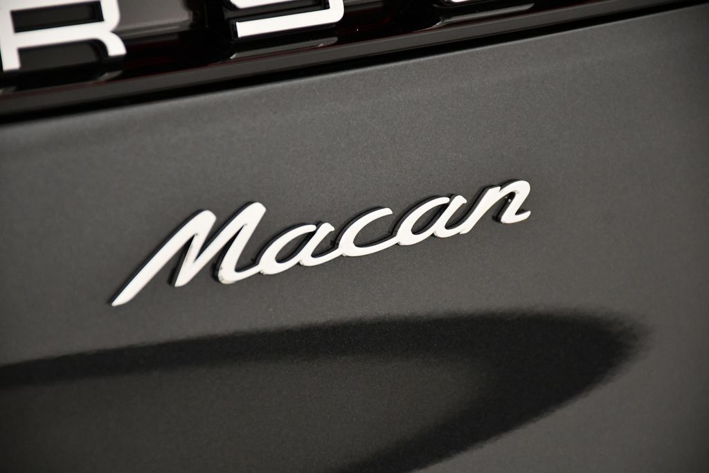 Thumbnail: 2026 Porsche Macan - 12