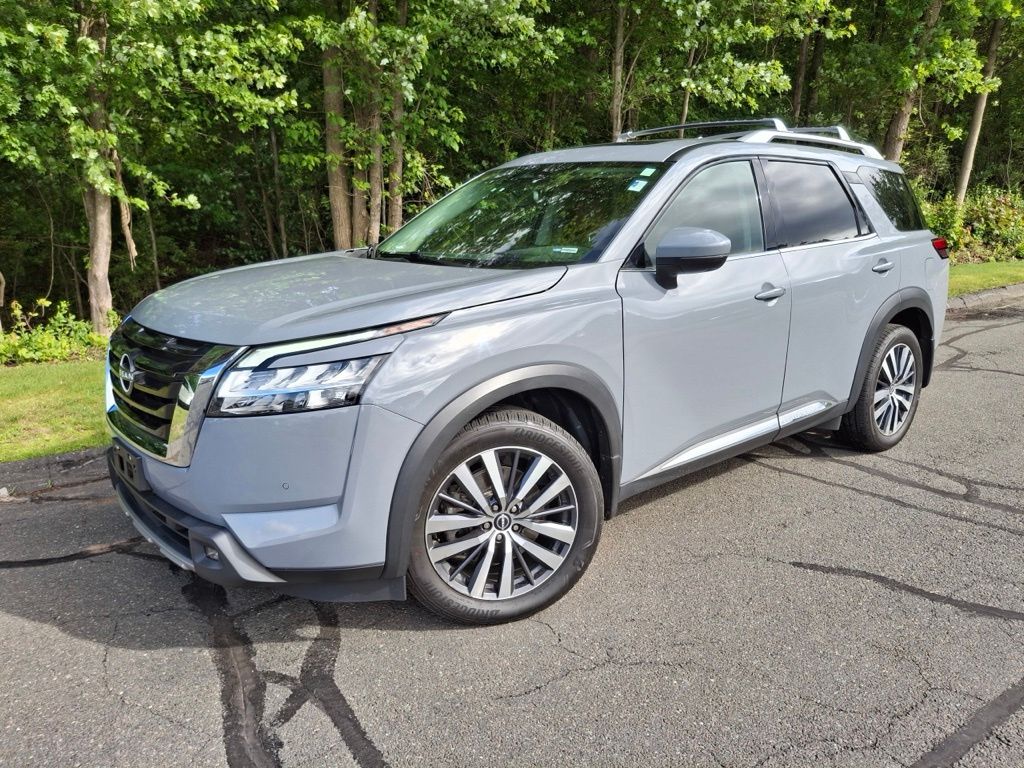 2022 Nissan Pathfinder Platinum 4WD's photo