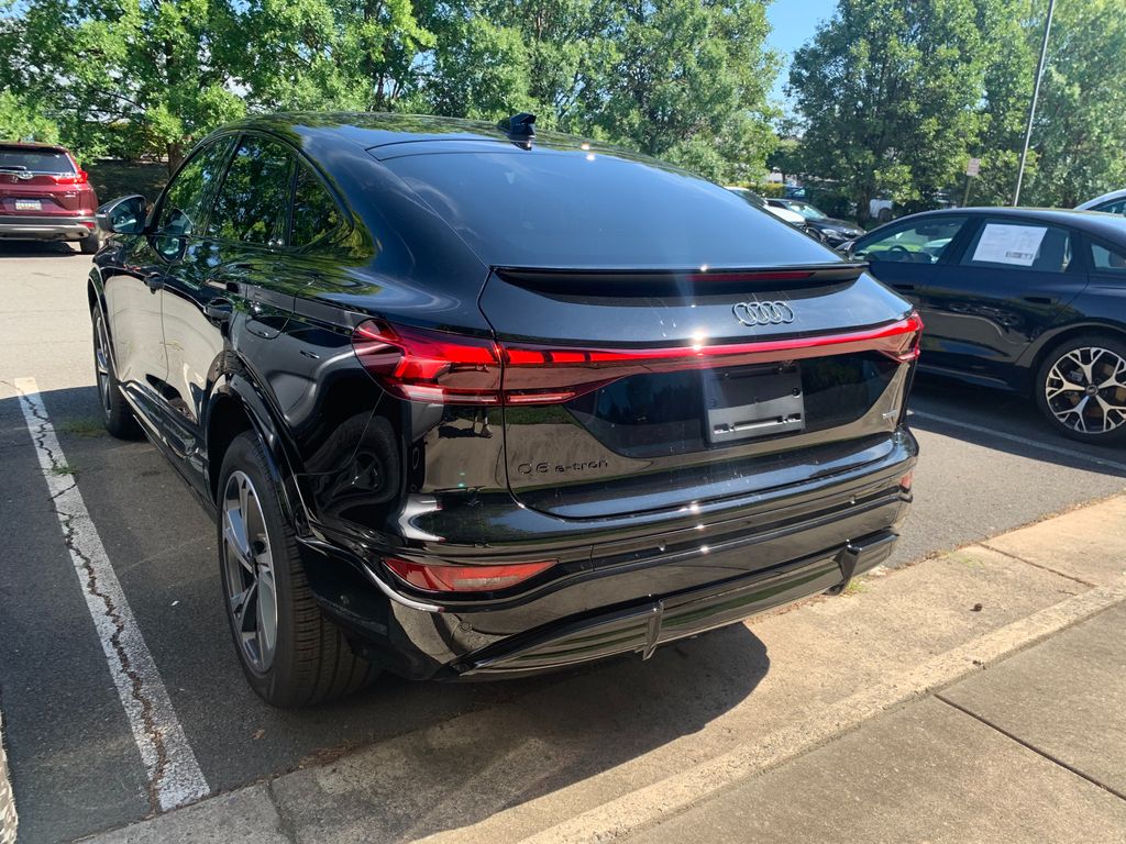 Thumbnail: 2027 Audi Q6 e-tron - 10