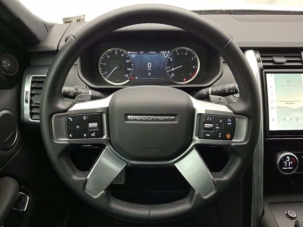 Thumbnail: 2023 Land Rover Discovery - 22