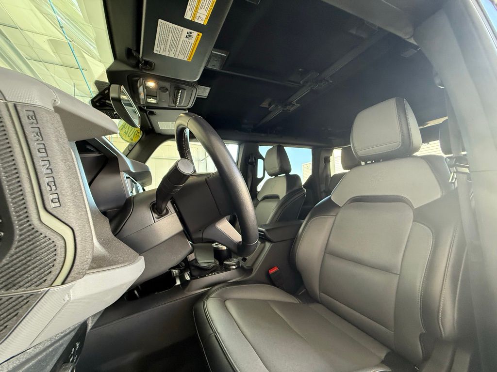 View vehicle photo 4