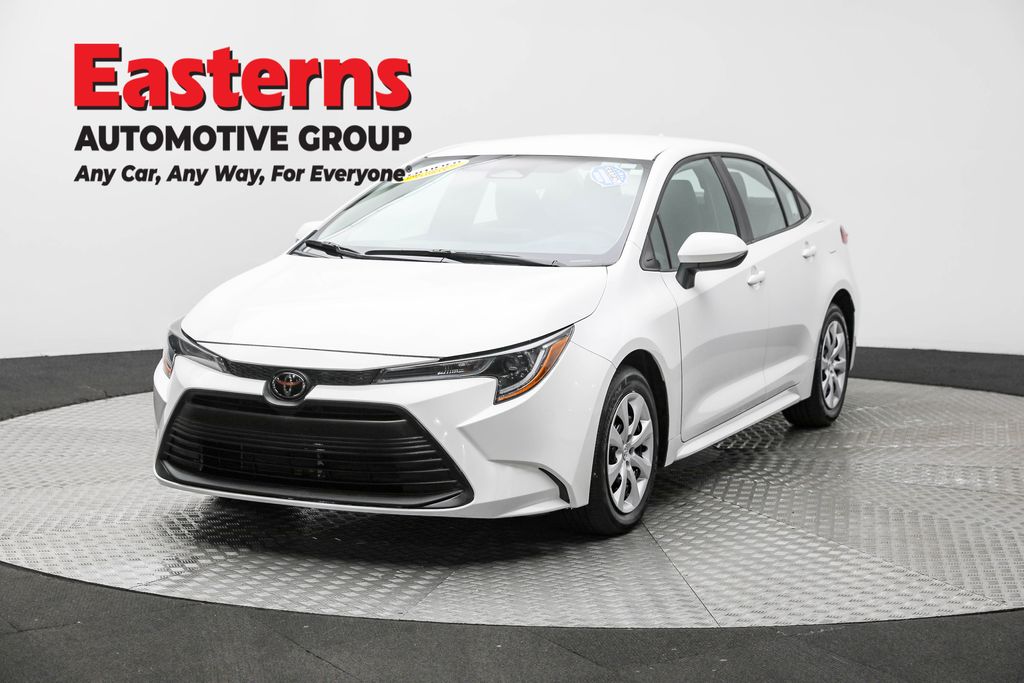2024 Toyota Corolla LE's photo
