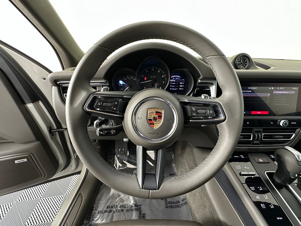 Thumbnail: 2026 Porsche Macan - 23