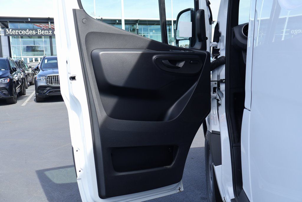 Thumbnail: 2025 Mercedes-Benz Sprinter - 7