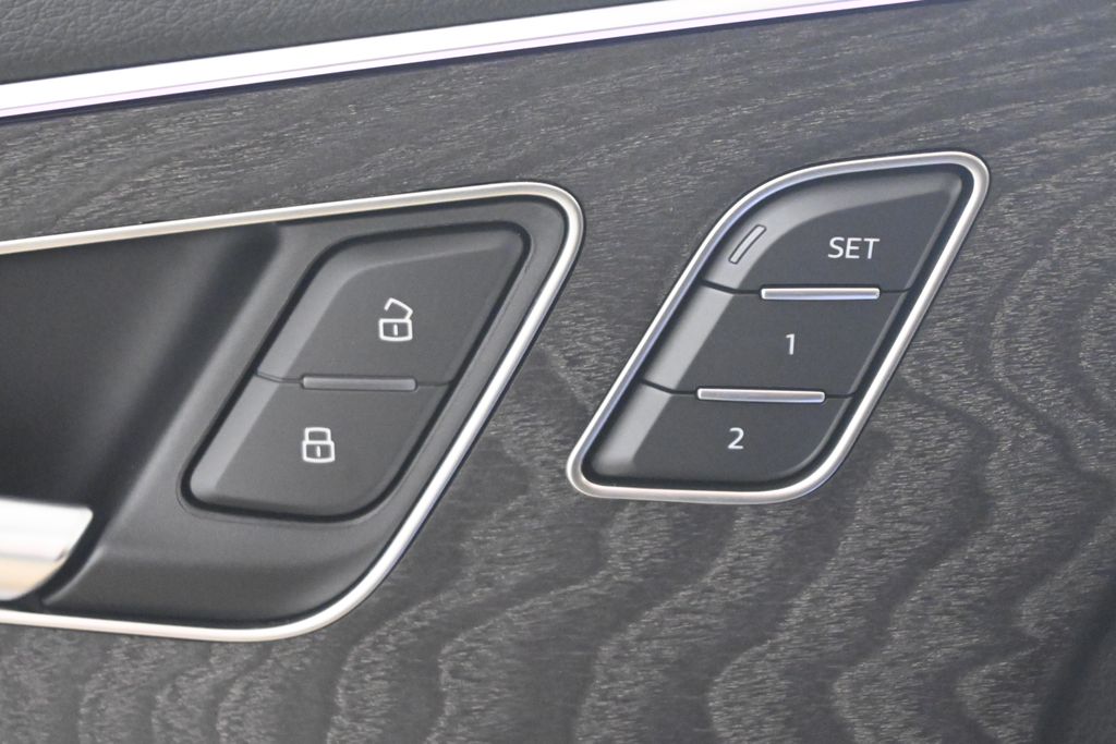 Thumbnail: 2026 Audi Q8 - 27