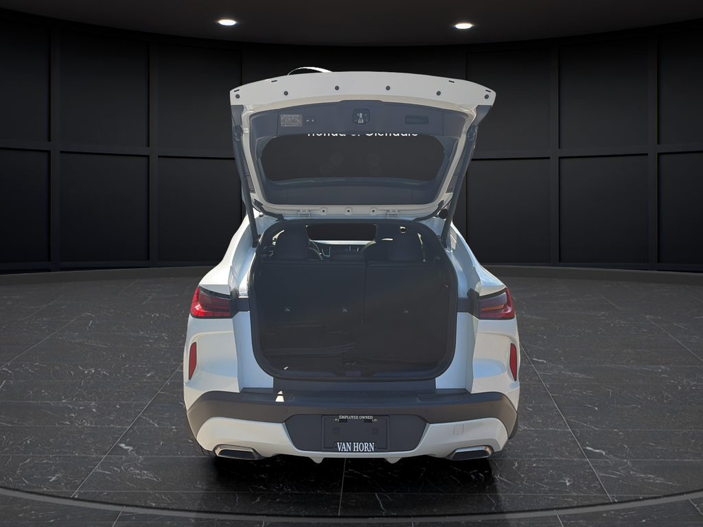 Used 2025 Radiant White INFINITI LUXE image 25