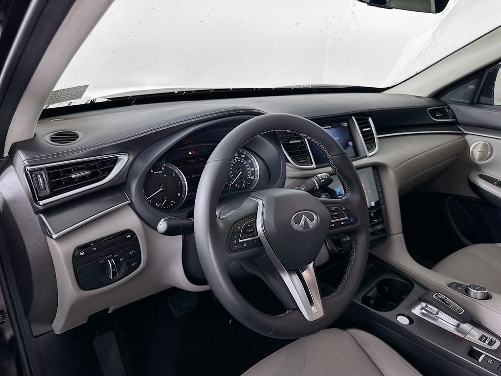 Thumbnail: 2025 INFINITI QX50 - 9