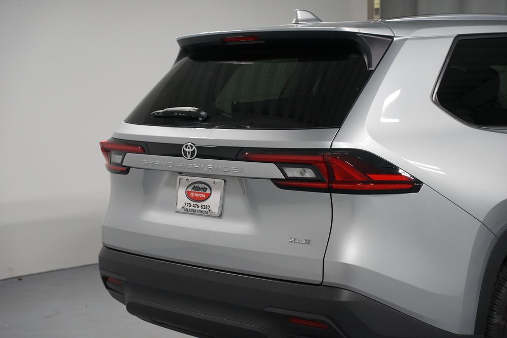 Thumbnail: 2026 Toyota Grand Highlander - 9