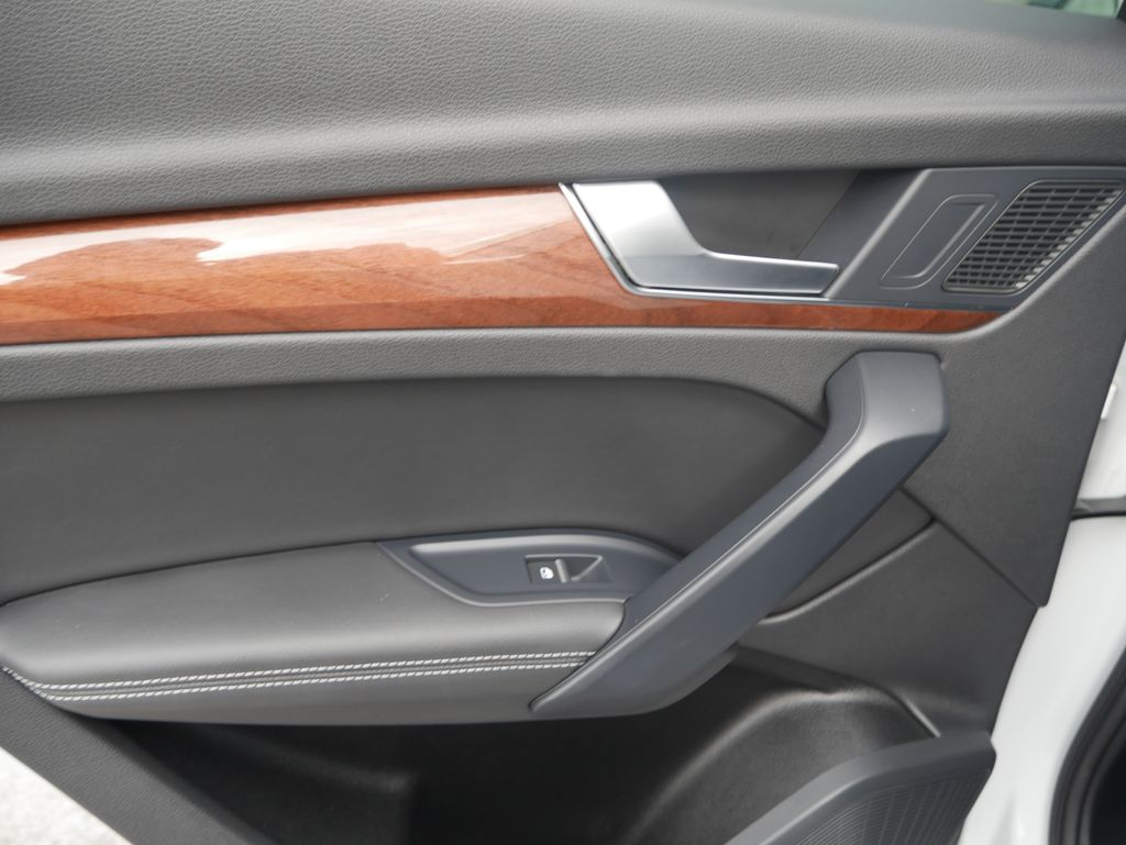 Thumbnail: 2022 Audi Q5 - 22