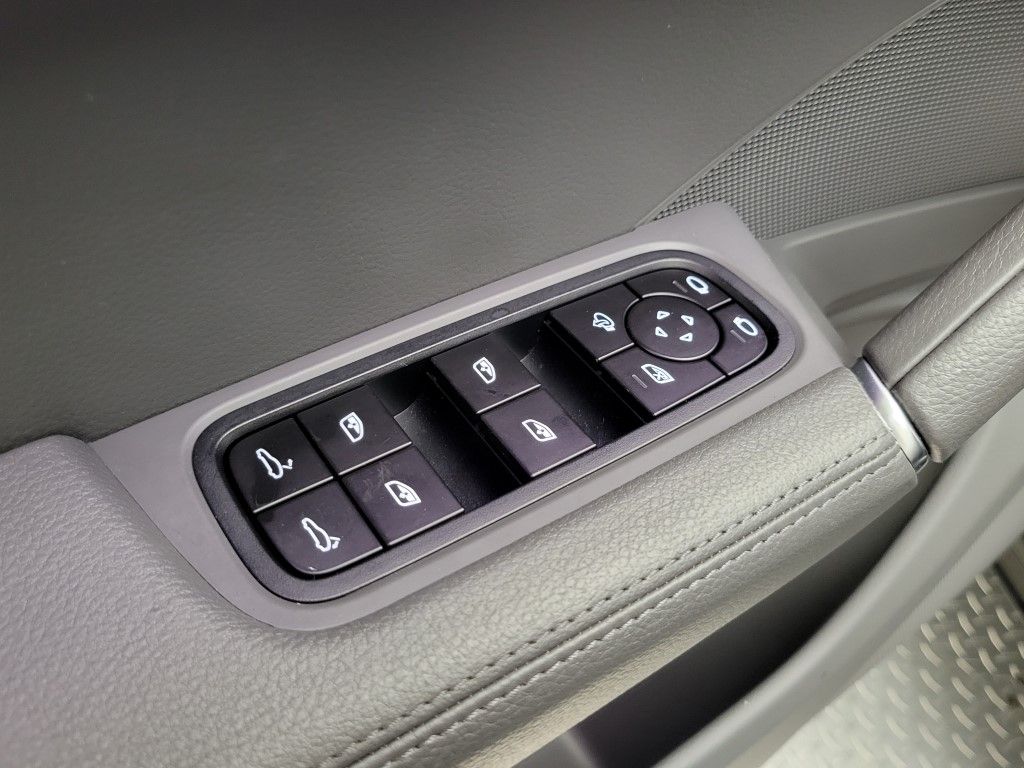 Thumbnail: 2022 Porsche Cayenne - 29