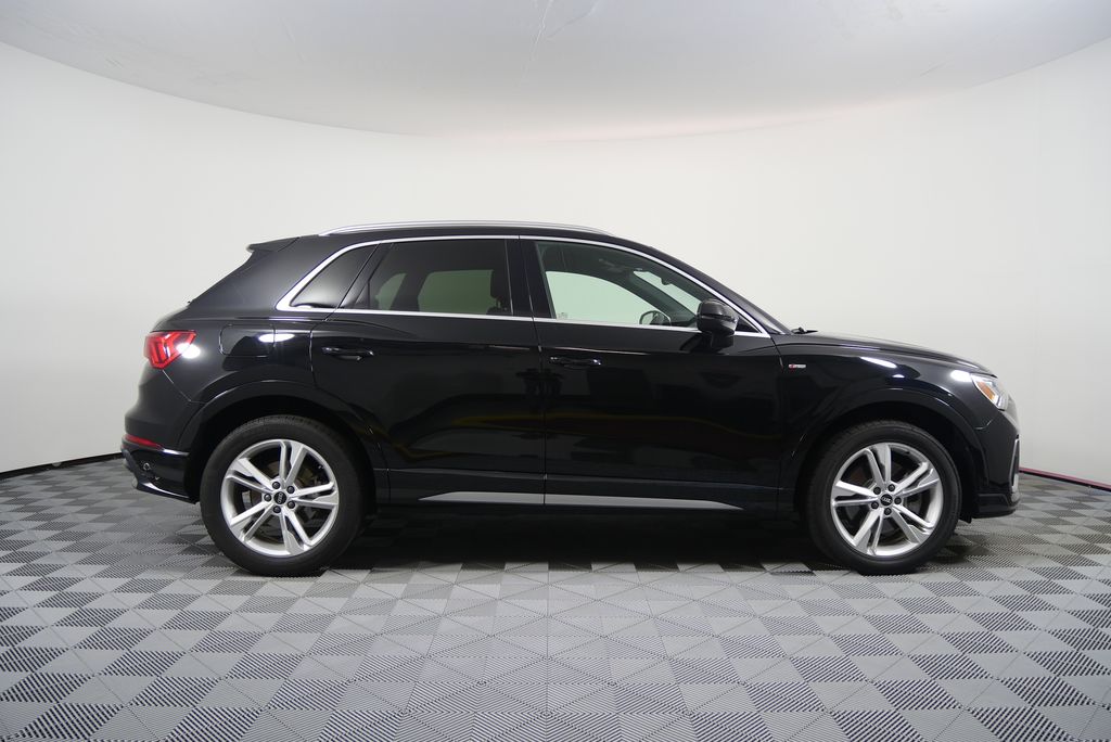 Thumbnail: 2022 Audi Q3 - 2