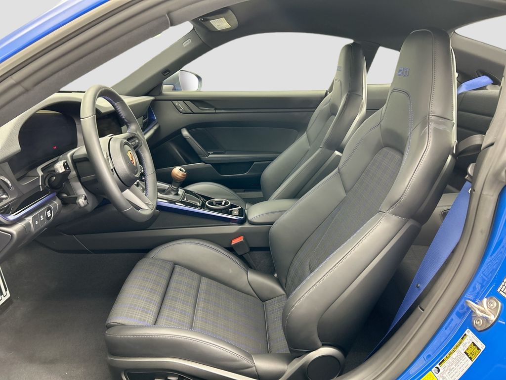 Thumbnail: 2025 Porsche 911 - 18