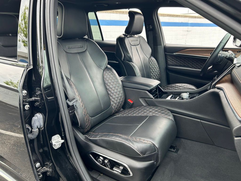 2021 Jeep Grand Cherokee L Summit 27