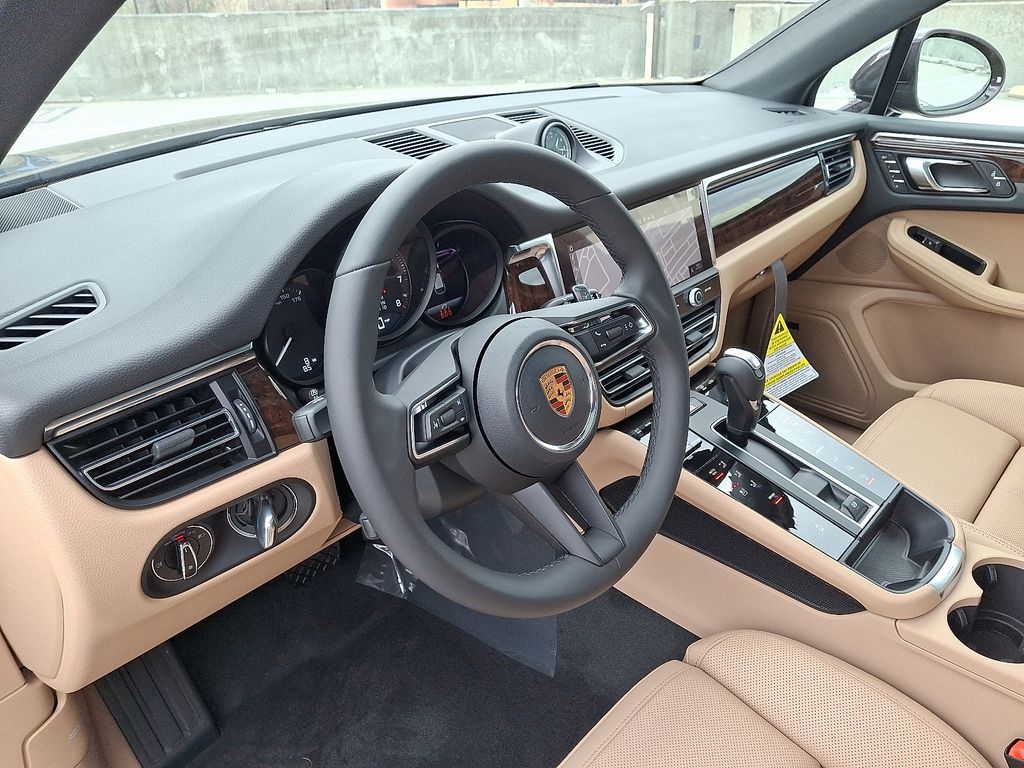 Thumbnail: 2026 Porsche Macan - 4